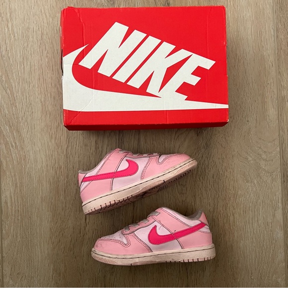 Nike Toddler Girl Dunk Low Triple Pink Sneakers Size 9C - Picture 1 of 8
